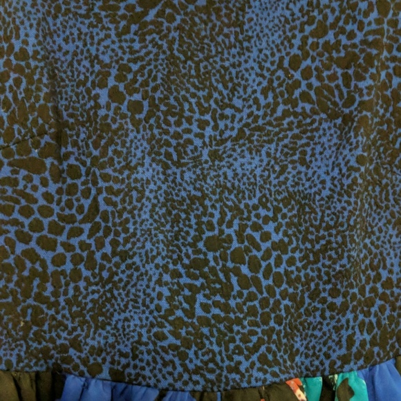 Fun flattering dress - Picture 2 of 8